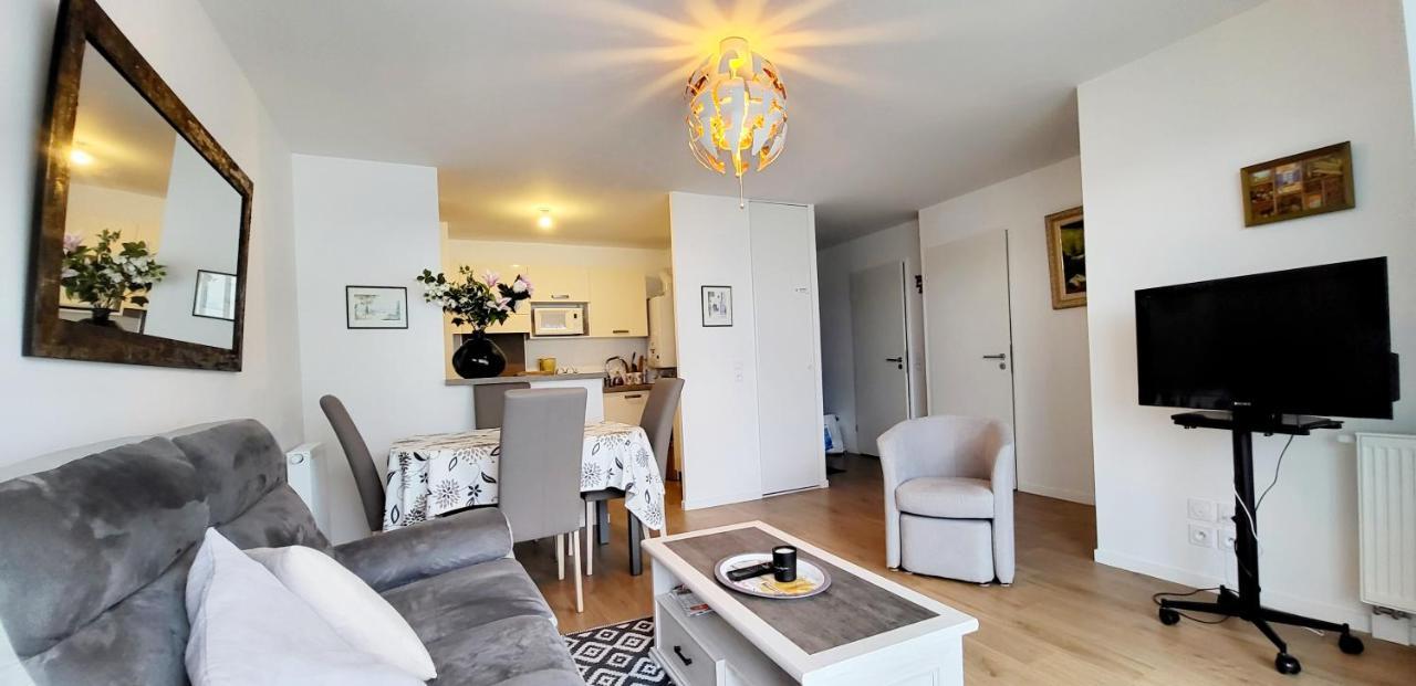 Appartement Moderne Finement Decore Avec Balcon A Vannes Centre Esterno foto